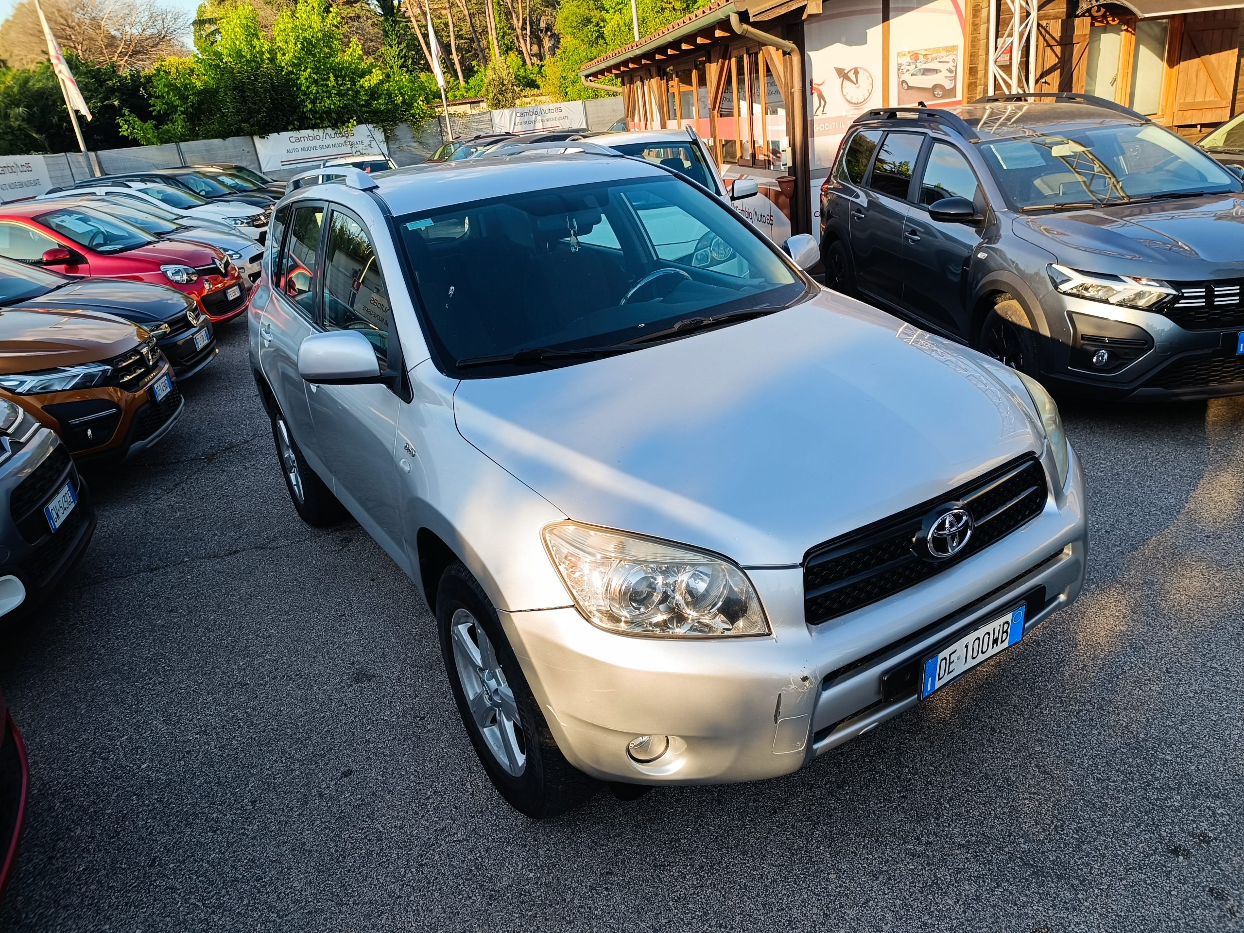 Toyota Rav 2.2 D Luxury - immagine 2