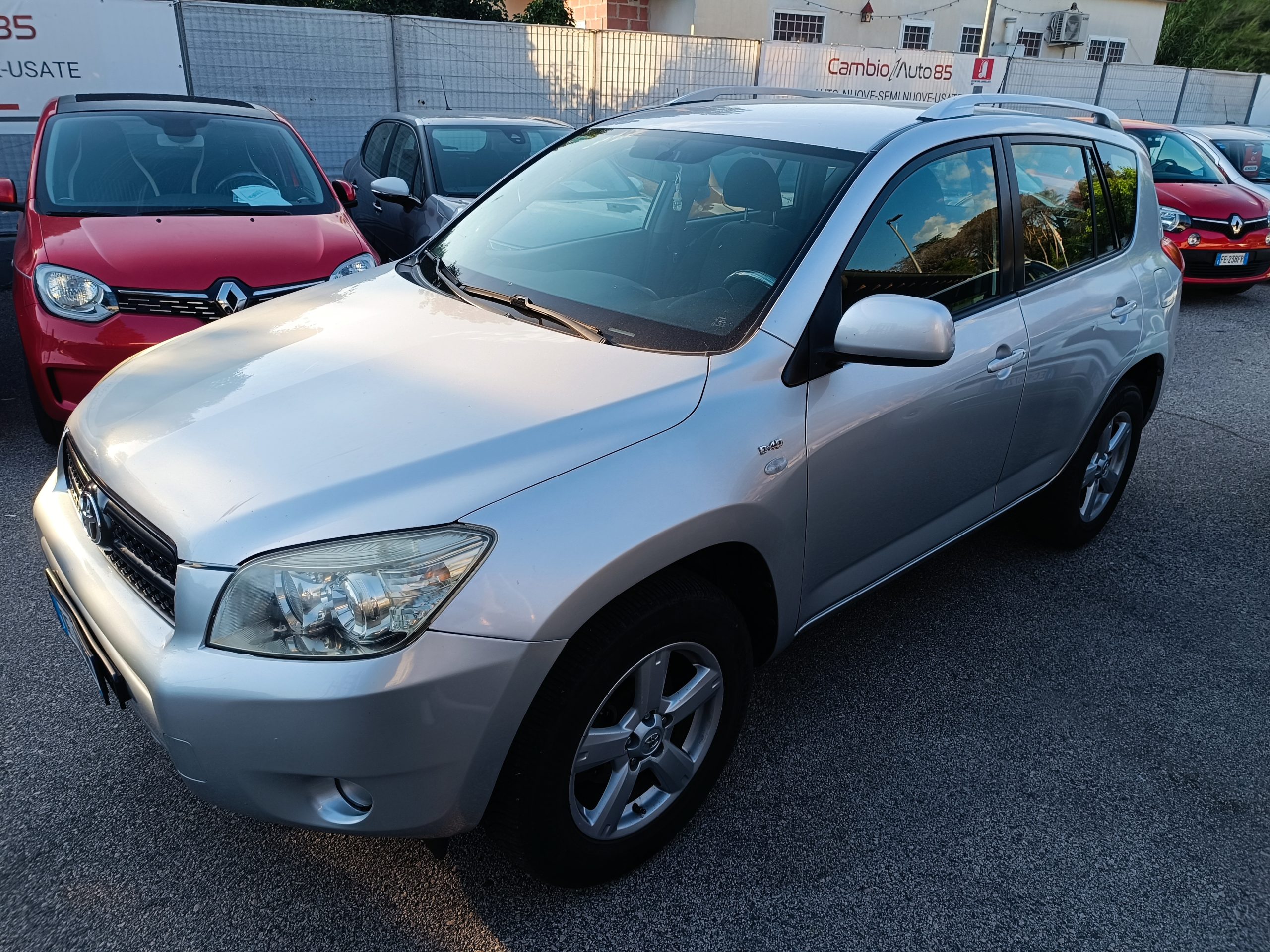 Toyota Rav 2.2 D Luxury - immagine 4