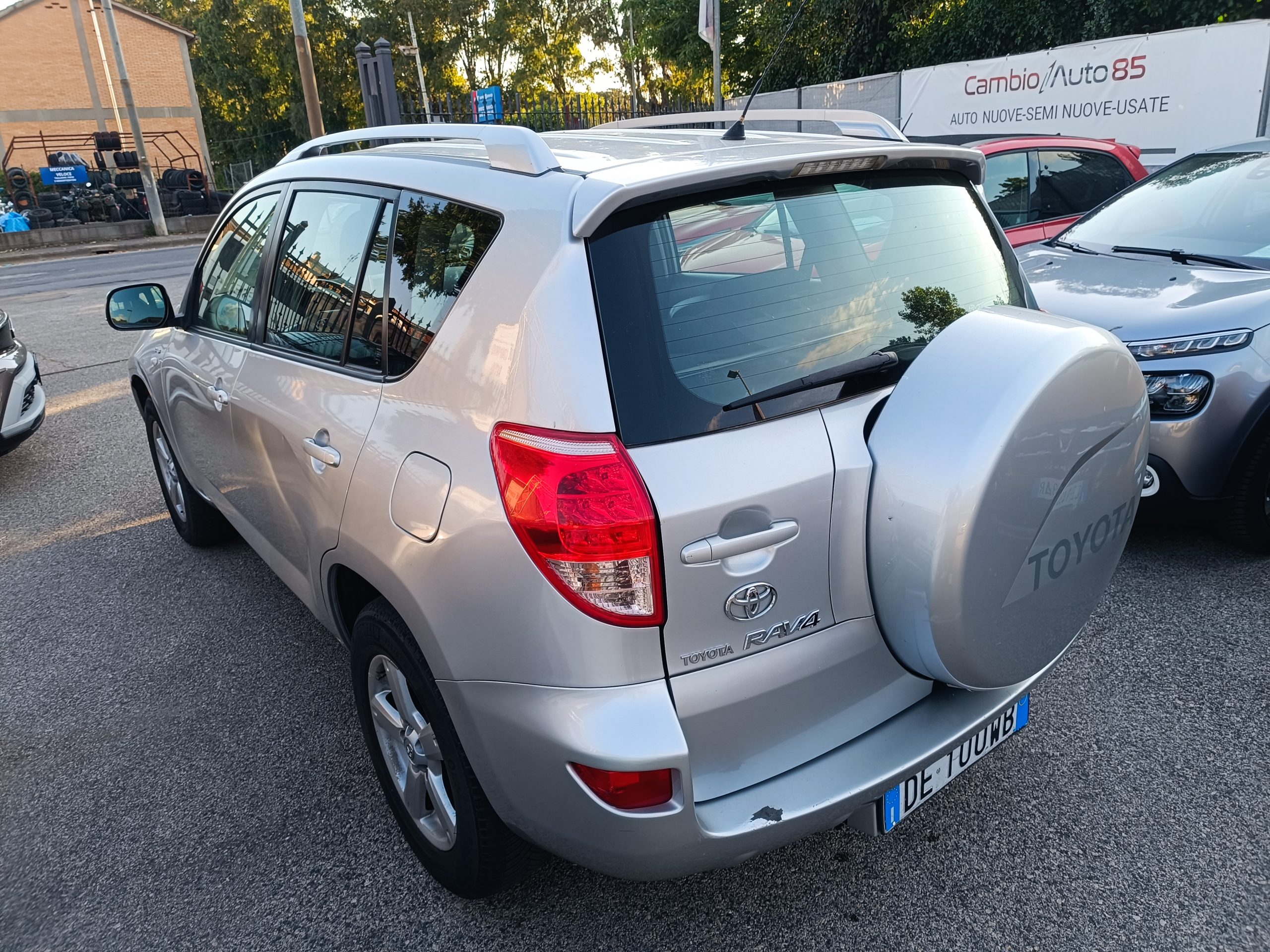Toyota Rav 2.2 D Luxury - immagine 6