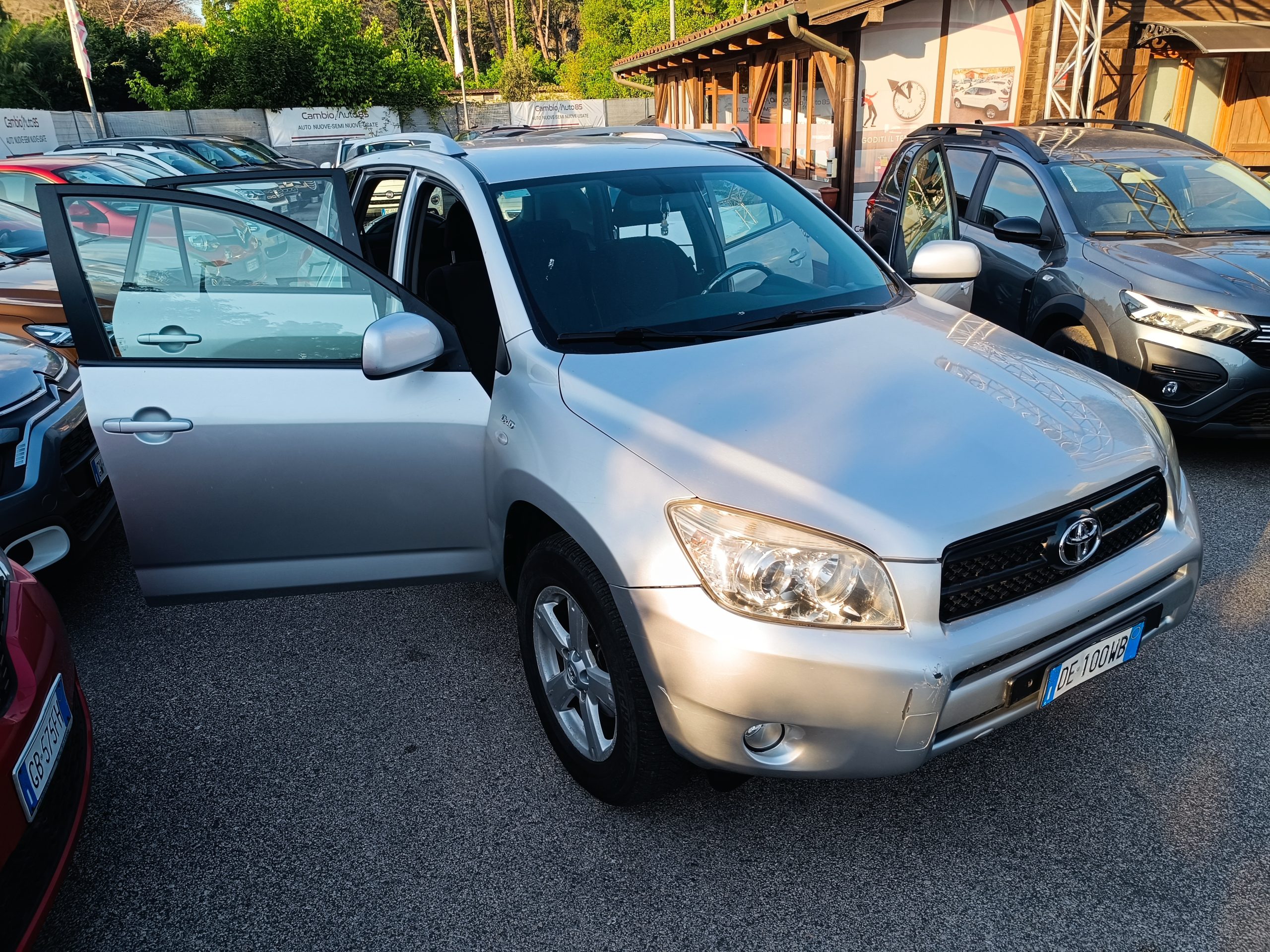 Toyota Rav 2.2 D Luxury - immagine 16