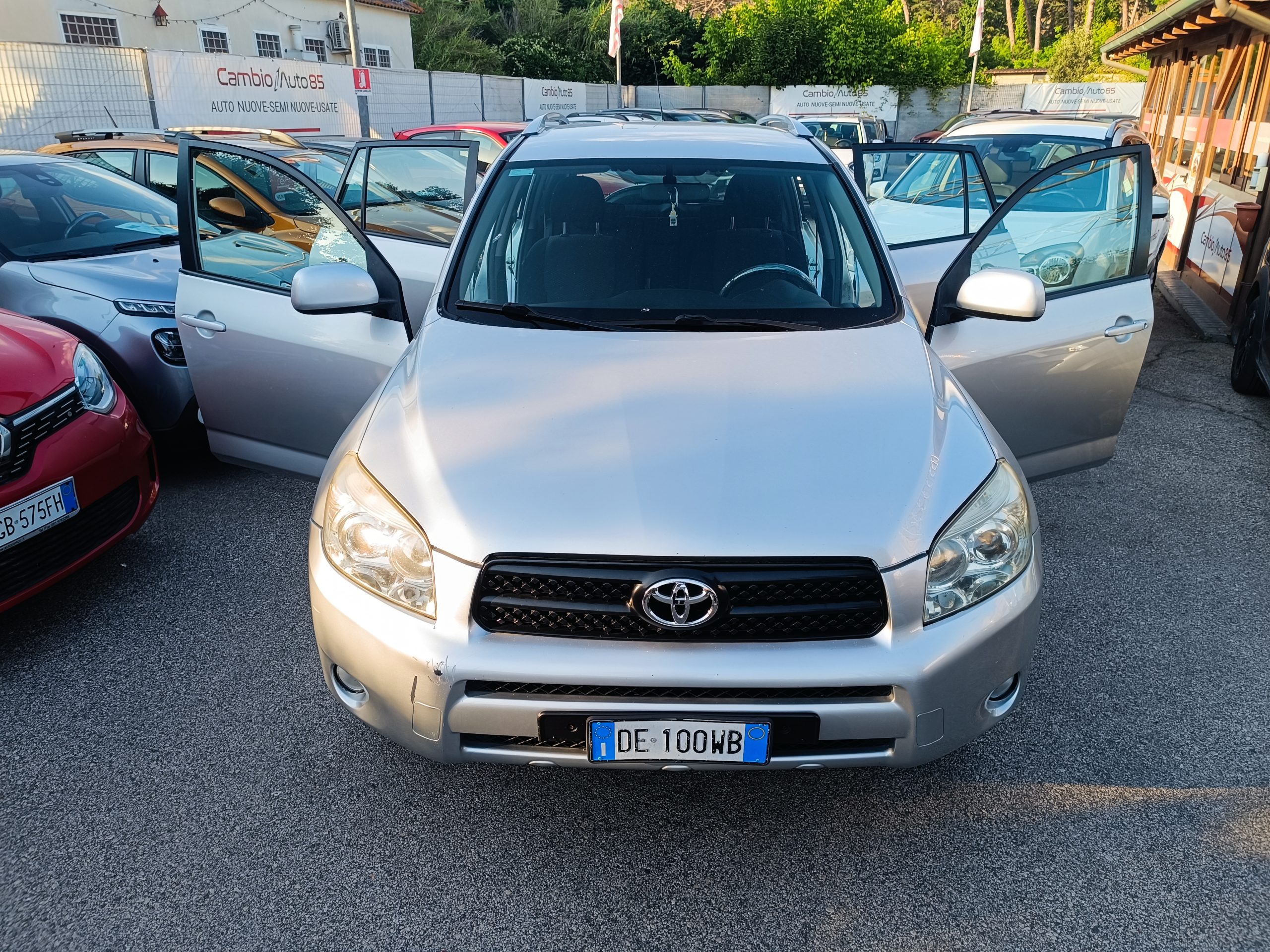 Toyota Rav 2.2 D Luxury - immagine 17