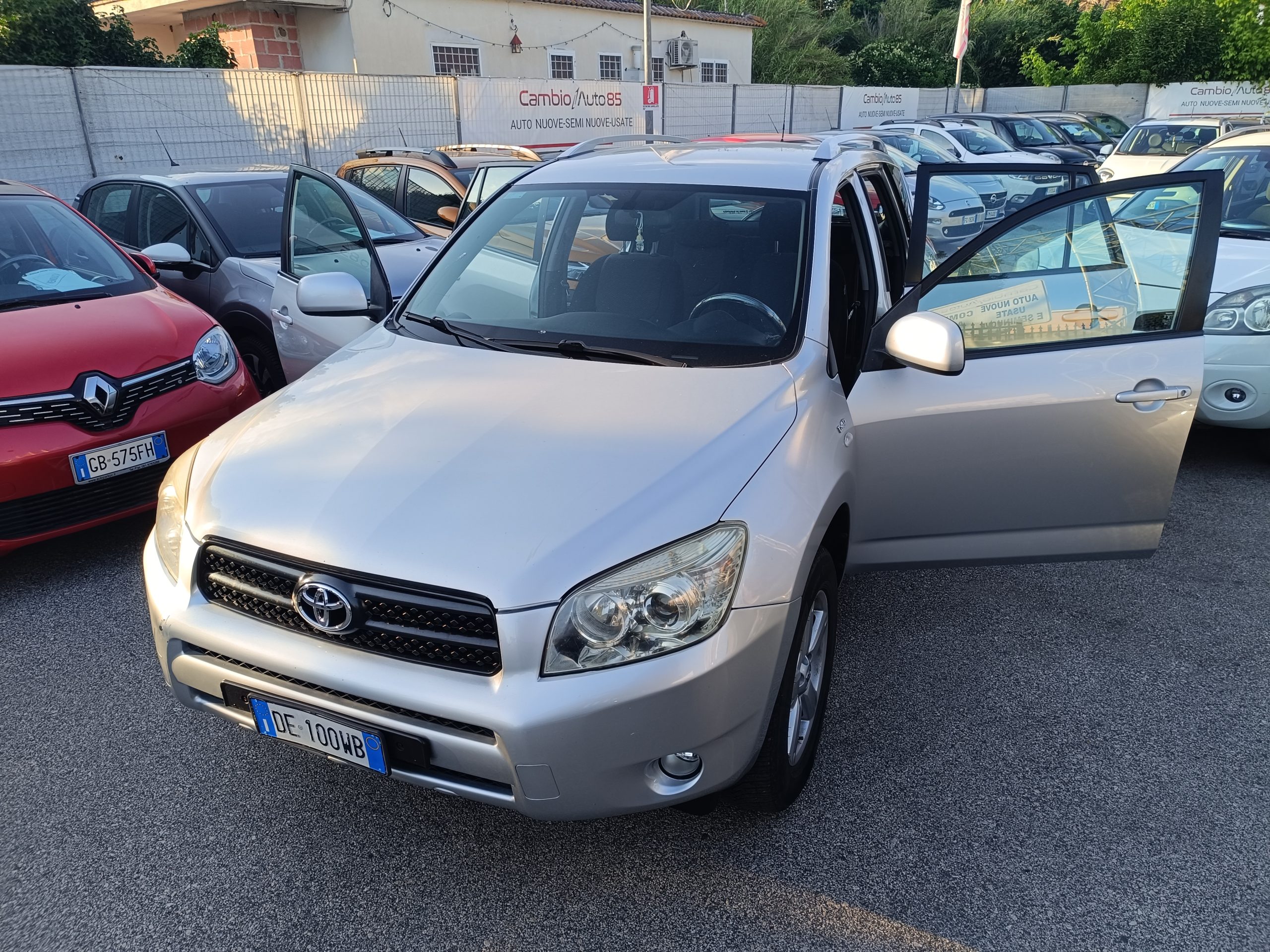 Toyota Rav 2.2 D Luxury - immagine 18